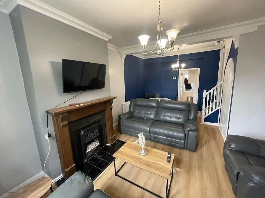 בית נופש קינגסטון אפון הול Beautiful 2 Bed House Near City Centre - 5G Wifi